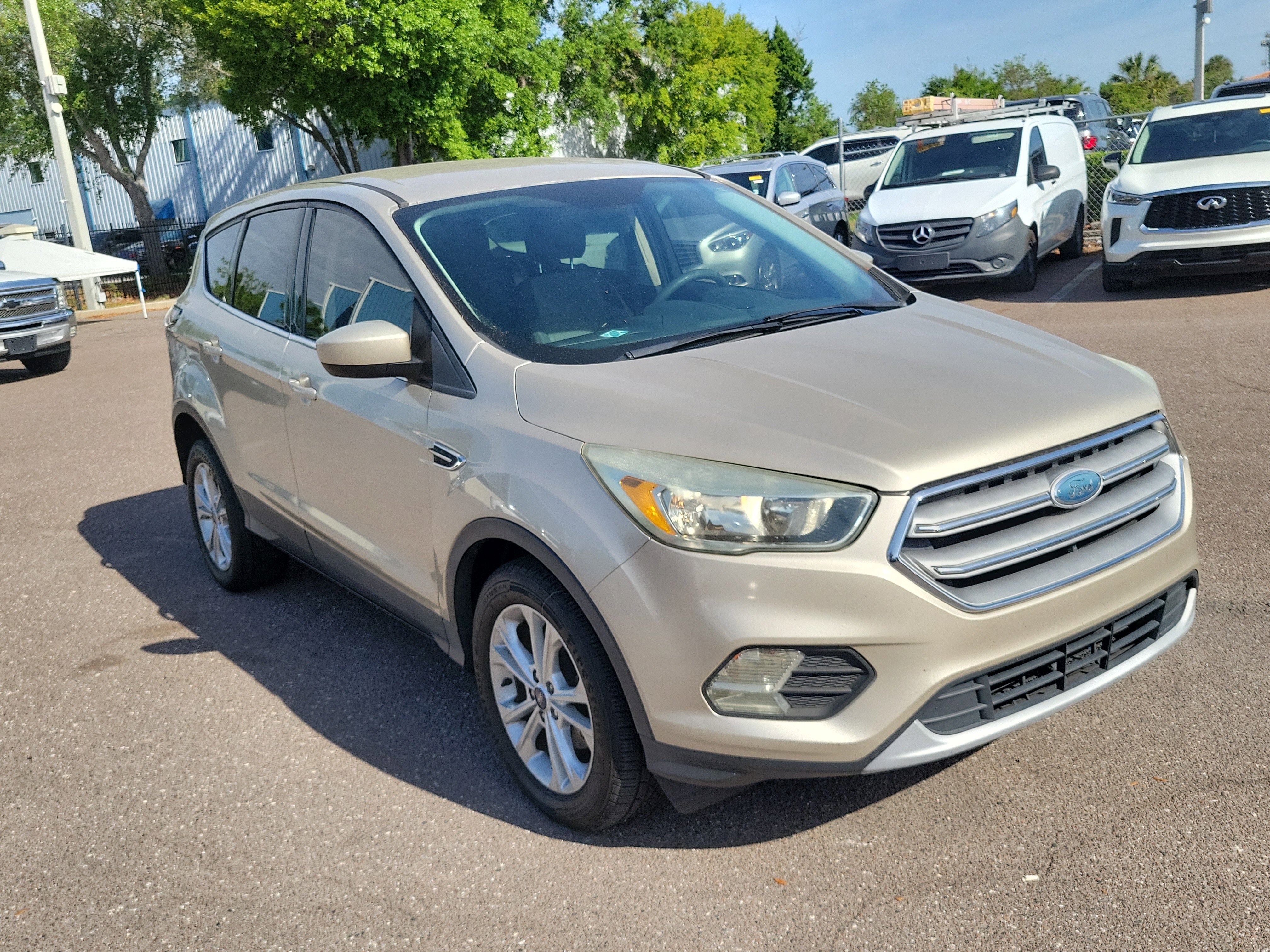 Used 2017 Ford Escape SE image 2