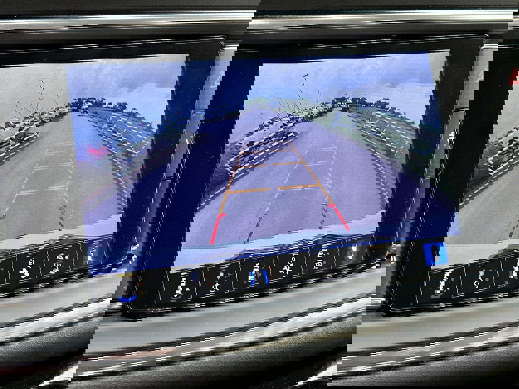 Used 2023 Buick Enclave Essence w/ Sport Touring Edition image 17