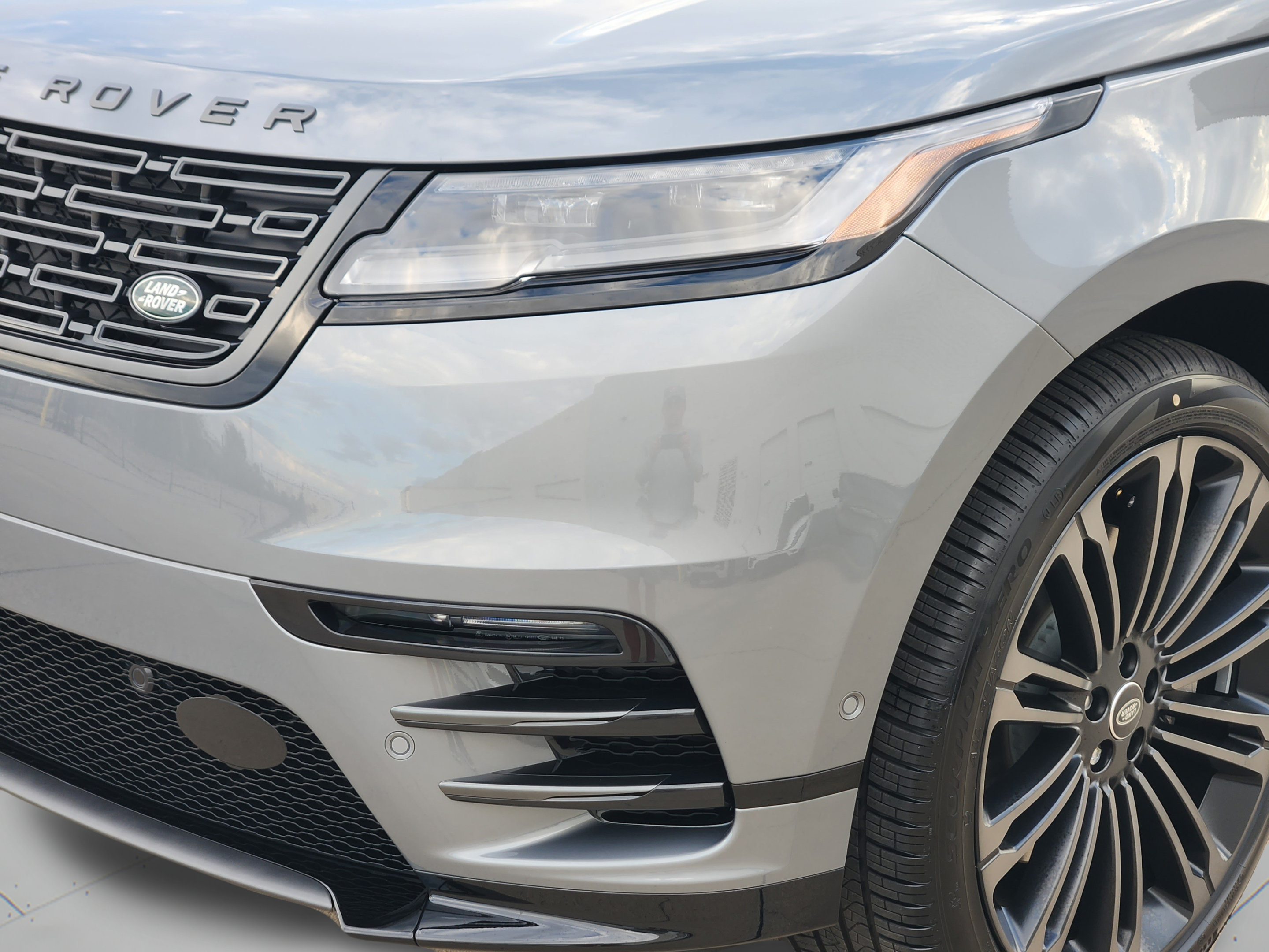 New 2026 Land Rover Range Rover Velar Belgravia AWD/4WD image 31