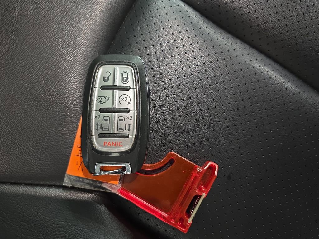 Certified 2023 Chrysler Pacifica Touring-L FWD image 37
