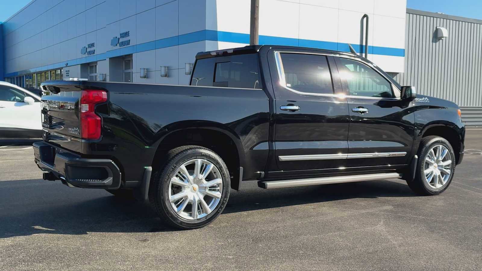 Certified 2022 Chevrolet Silverado 1500 High Country w/ High Country Premium Package image 2