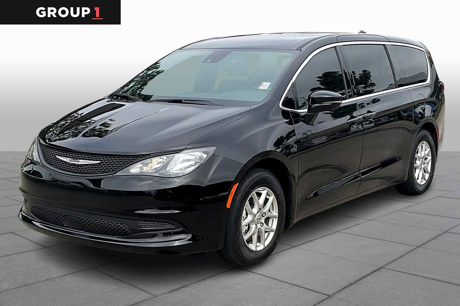 Certified 2025 Chrysler Voyager LX image 1