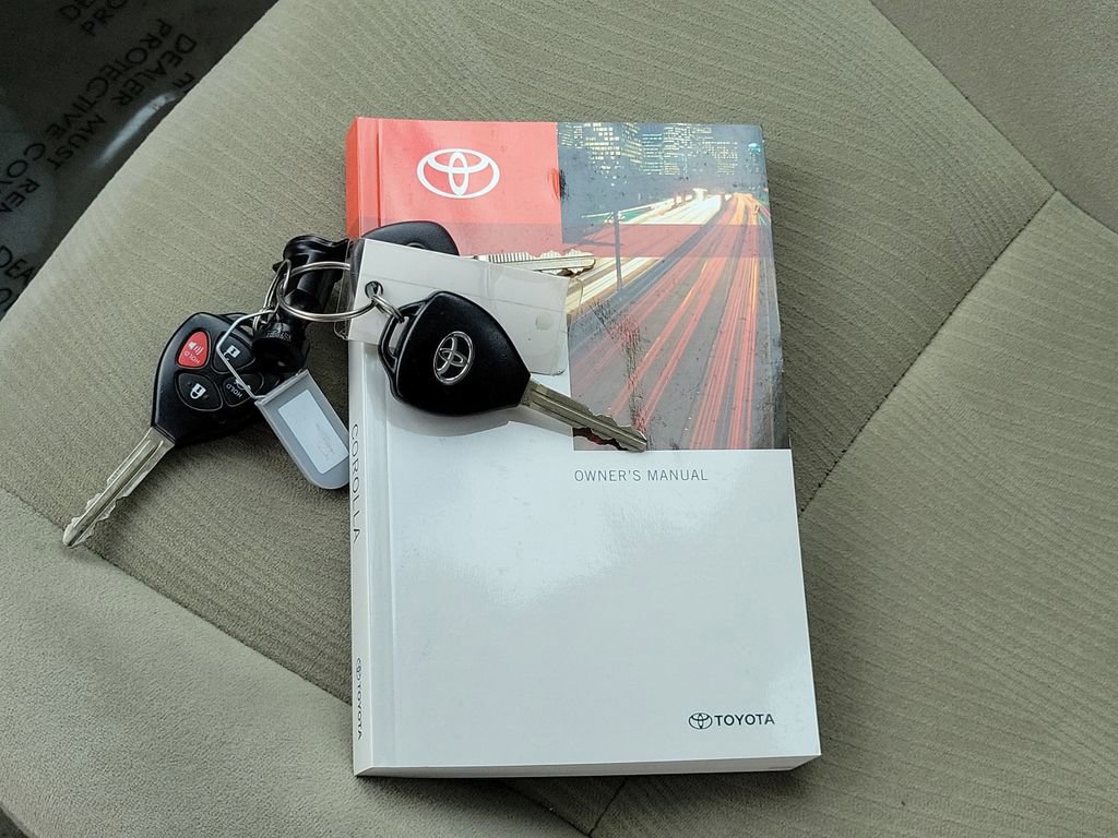 Used 2013 Toyota Corolla LE image 30