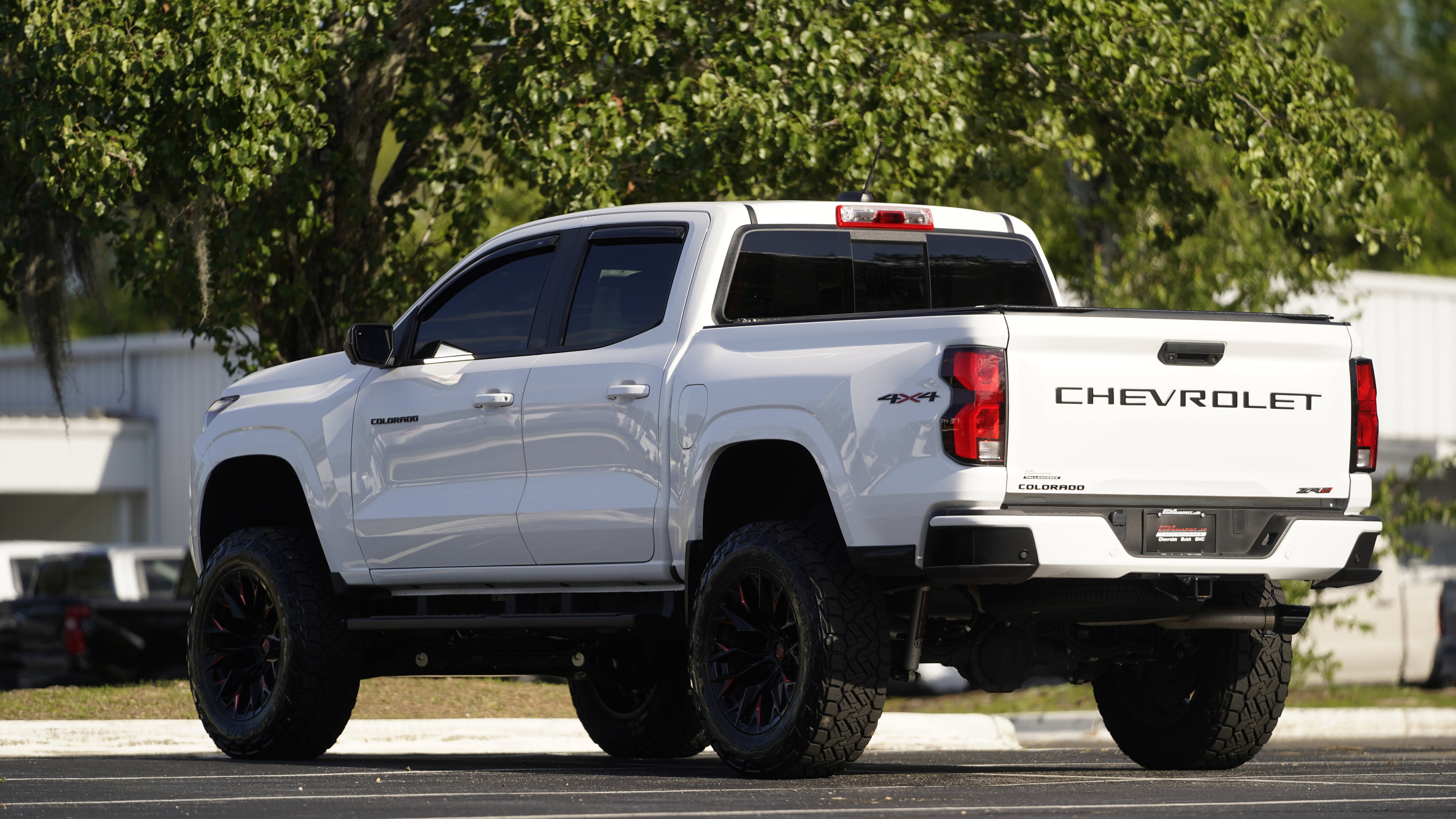 Used 2024 Chevrolet Colorado LT w/ LT Convenience Package III AWD/4WD image 3