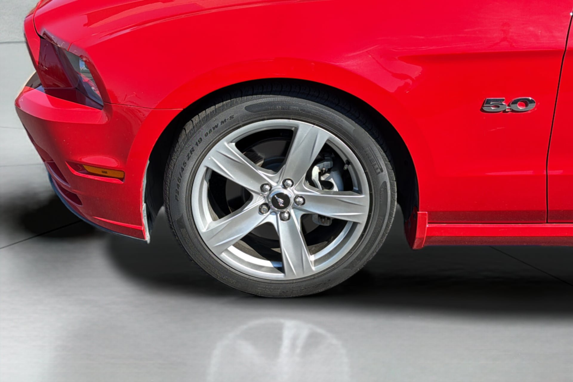 Used 2013 Ford Mustang GT Premium w/ Security Pkg RWD image 36