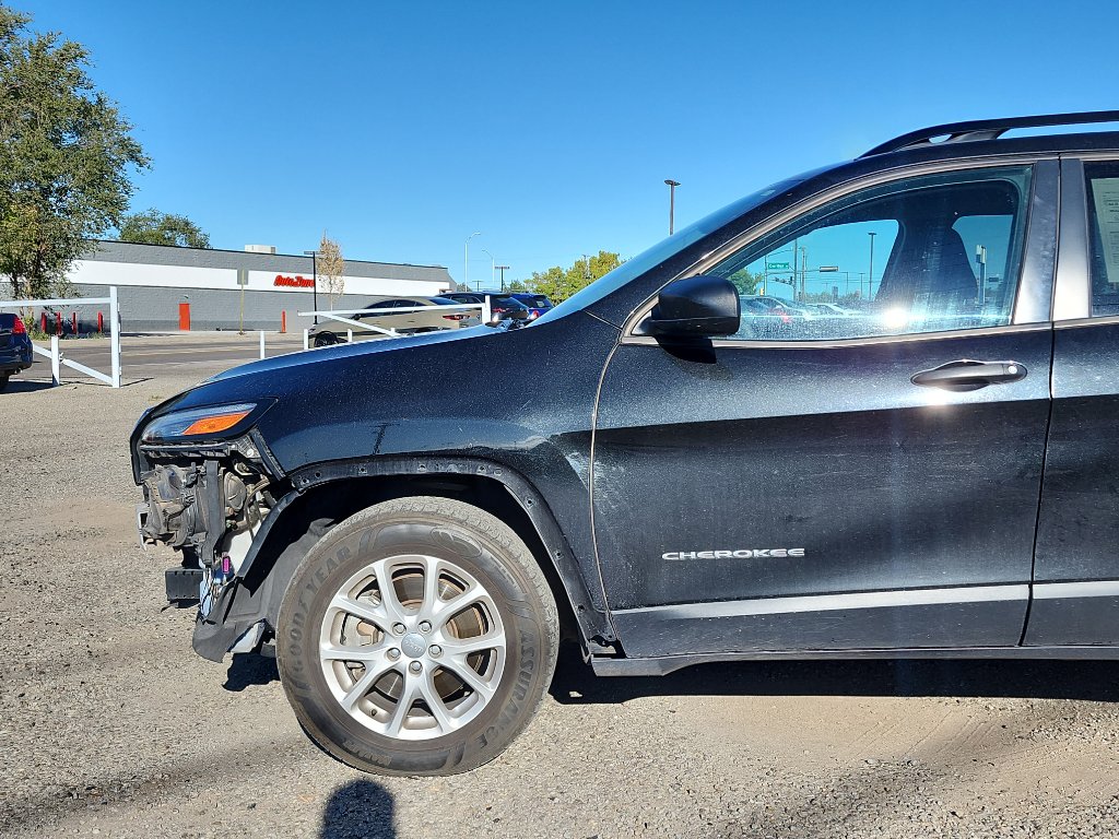 Used 2016 Jeep Cherokee Sport image 10