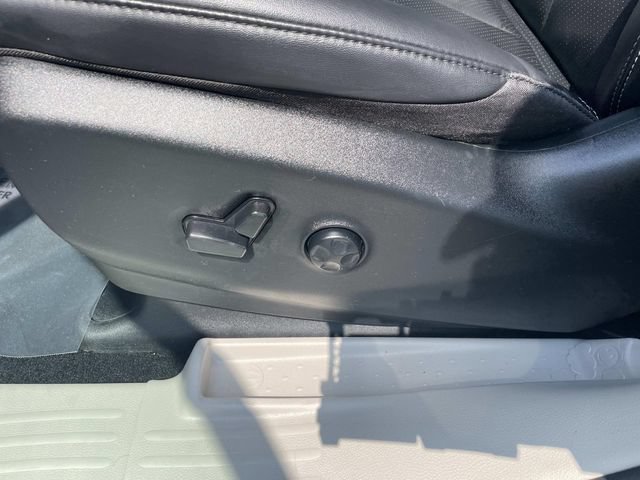 Used 2024 Chrysler Pacifica Touring-L FWD image 20