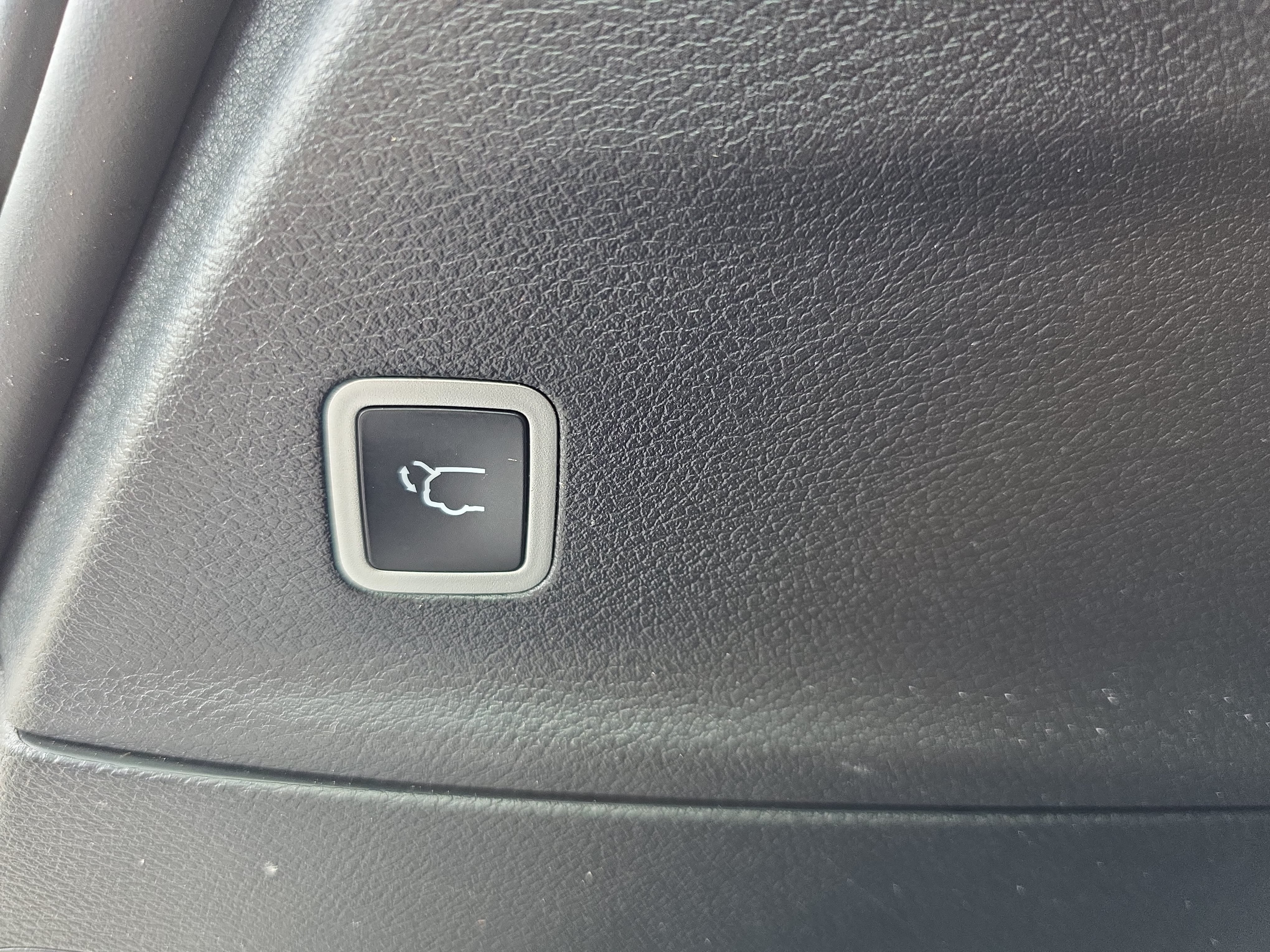 Used 2025 Chrysler Pacifica Limited FWD image 11