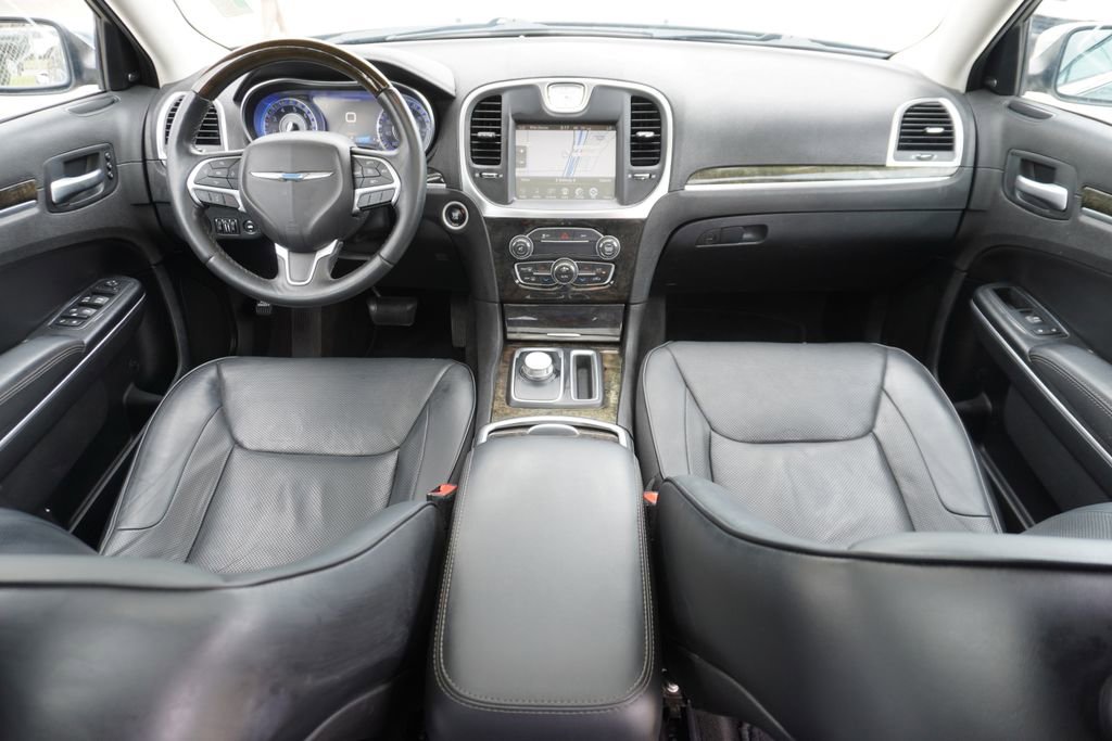 Used 2016 Chrysler 300 C RWD image 17