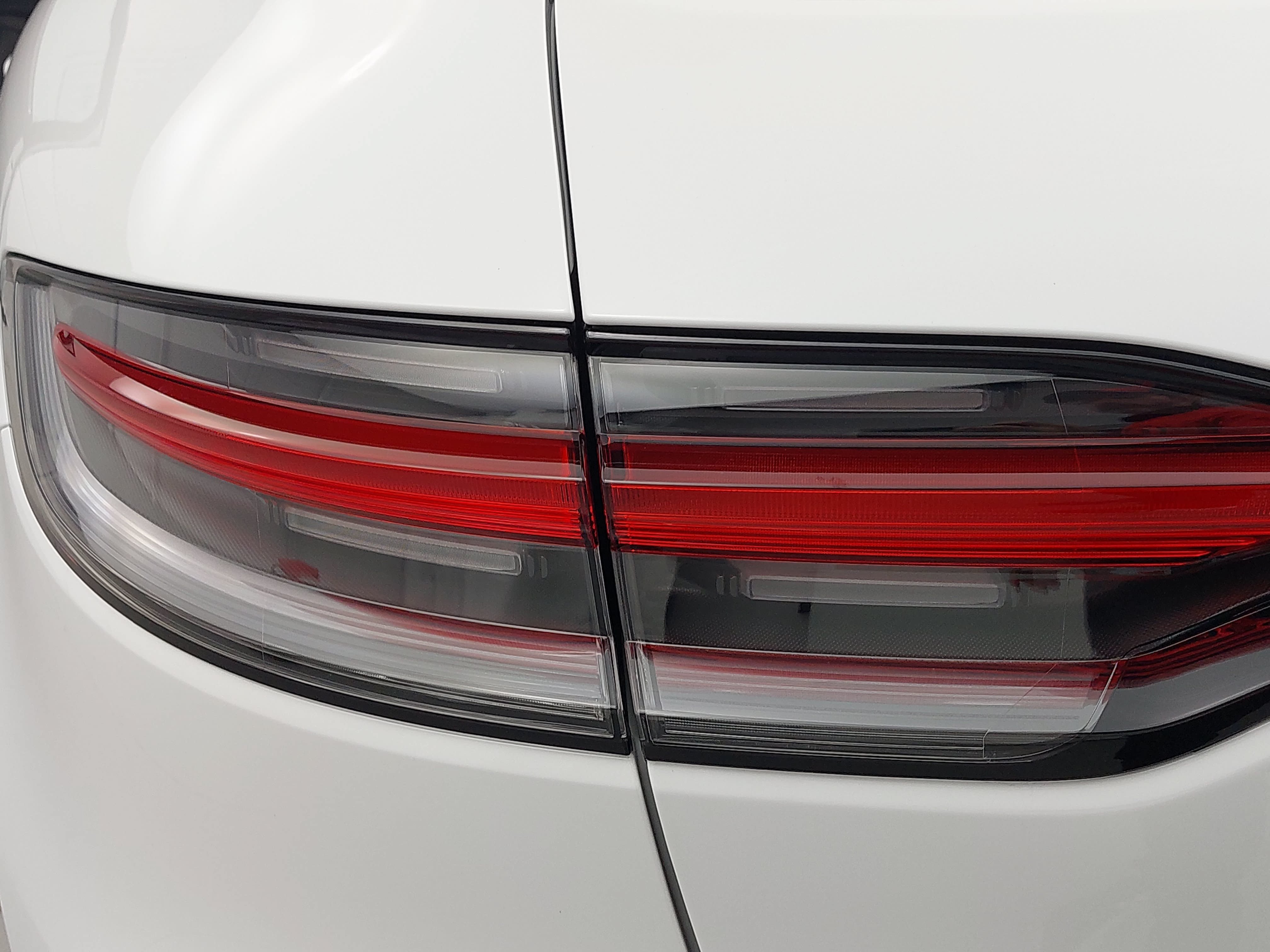 Certified 2025 Porsche Macan S AWD/4WD image 36