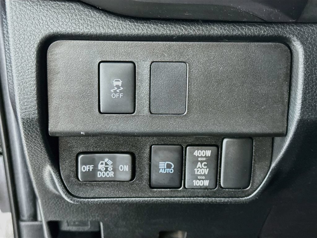 Used 2021 Toyota Tacoma TRD Off-Road AWD/4WD image 11