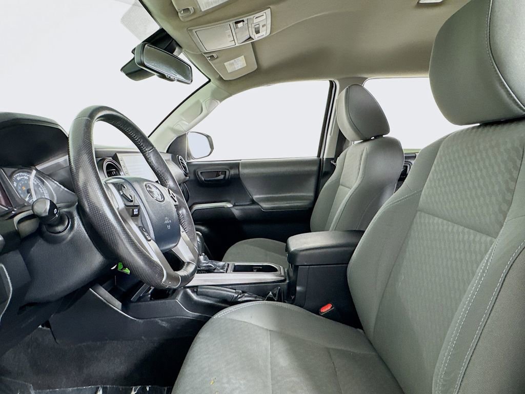 Used 2020 Toyota Tacoma SR5 AWD/4WD image 12