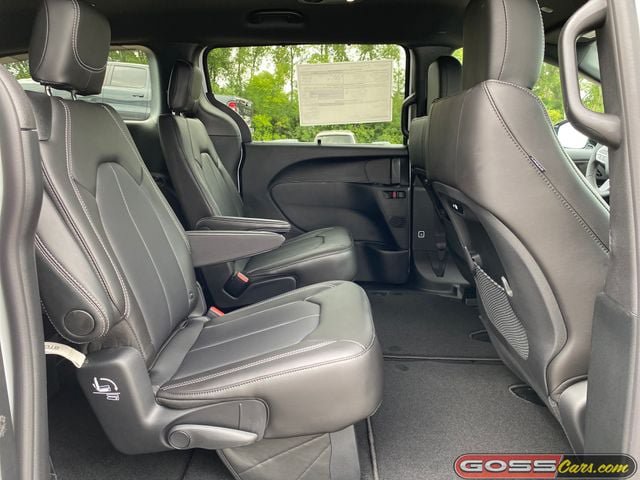 New 2027 Chrysler Pacifica Select AWD/4WD image 7