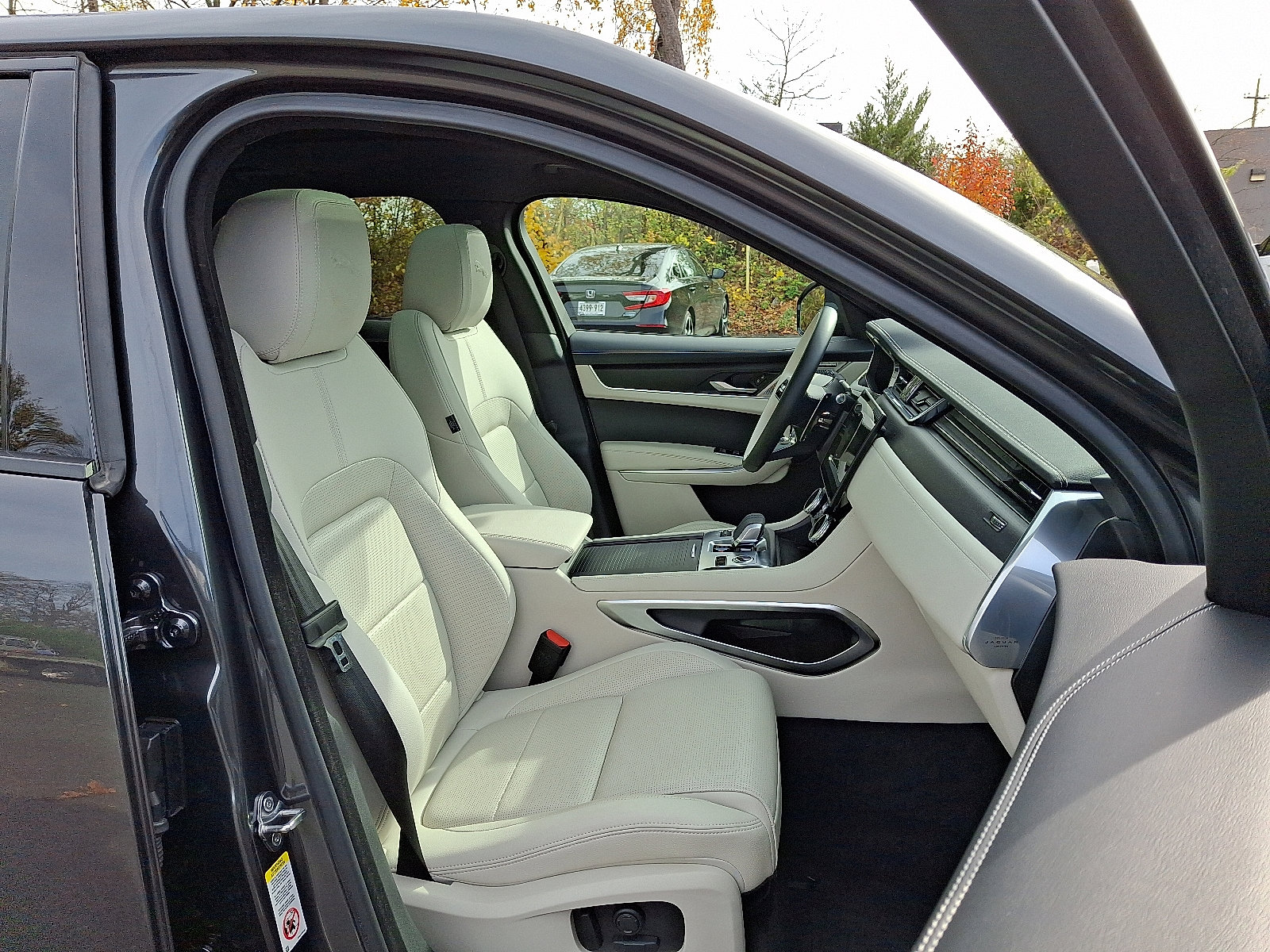 Used 2026 Jaguar F-PACE R-Dynamic S AWD/4WD image 3