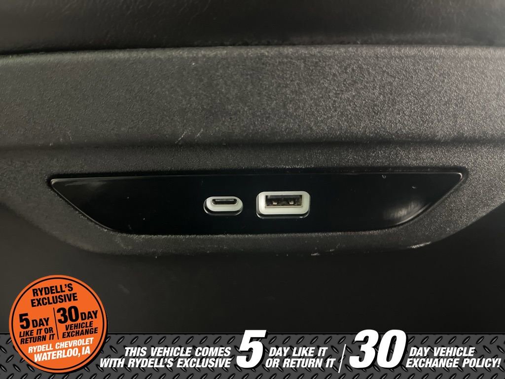 Used 2024 Chrysler Pacifica Touring-L FWD image 19