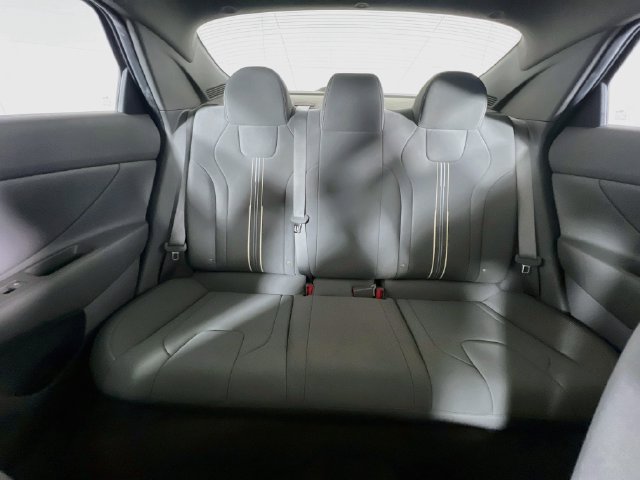 Used 2023 Hyundai Elantra SEL FWD image 26