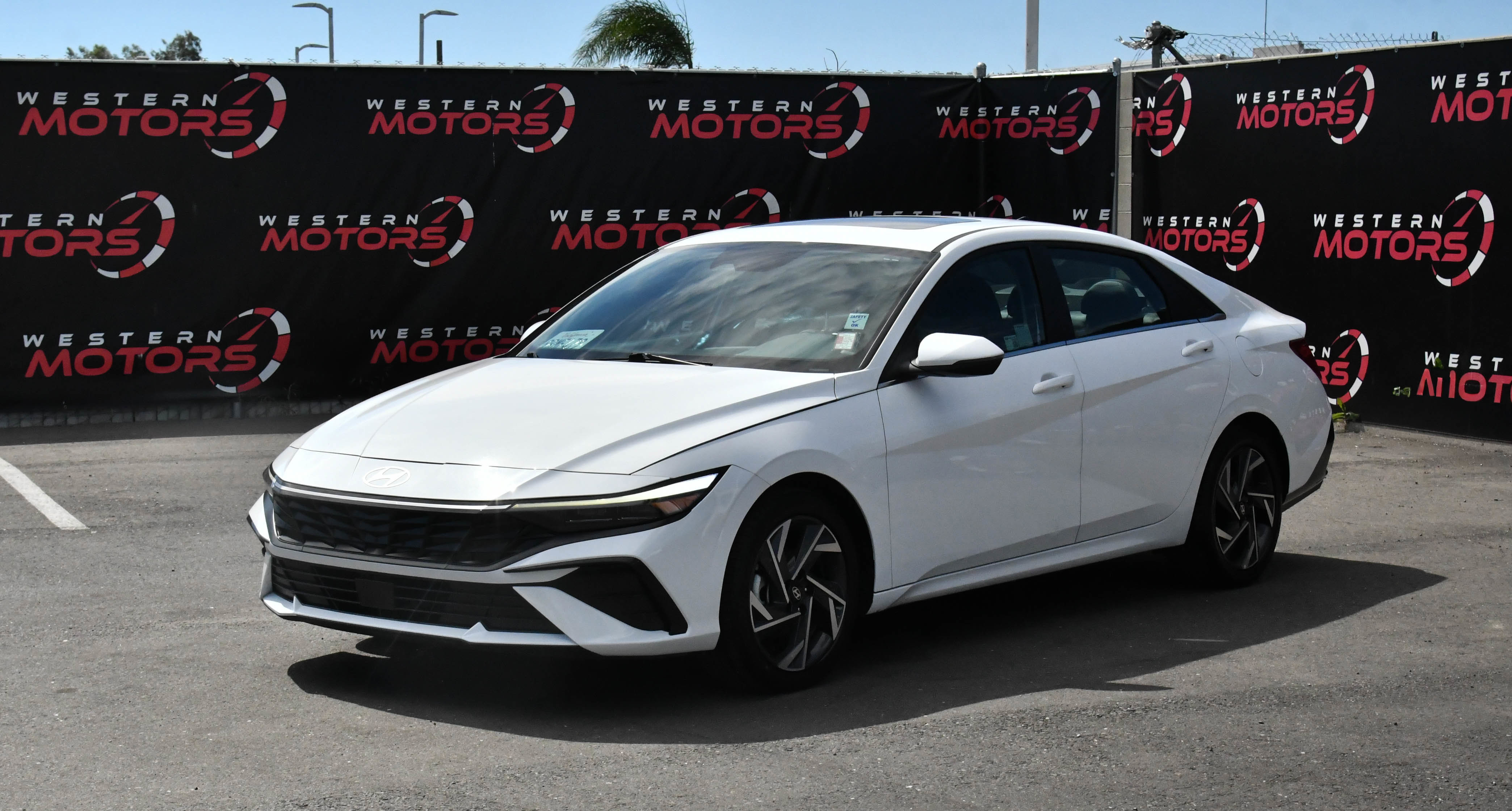 Used 2025 Hyundai Elantra Limited image 3