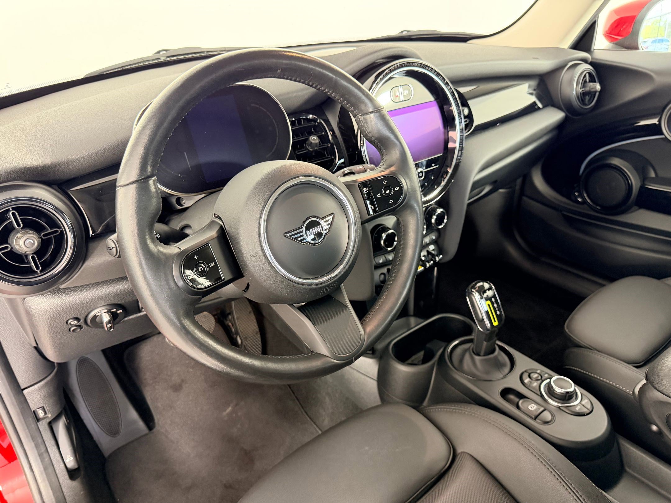 Certified 2024 MINI Cooper SE image 4