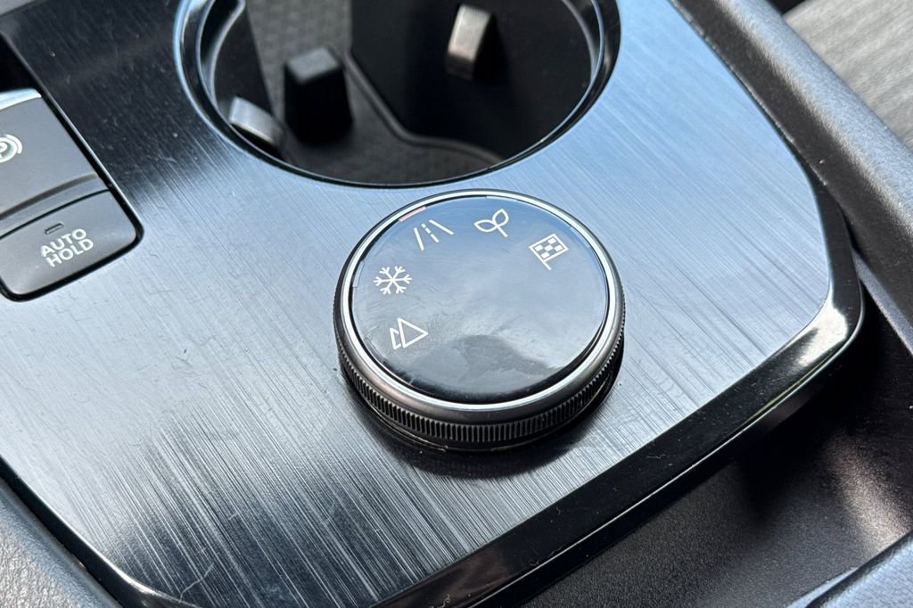 Used 2023 Nissan Rogue SV image 28