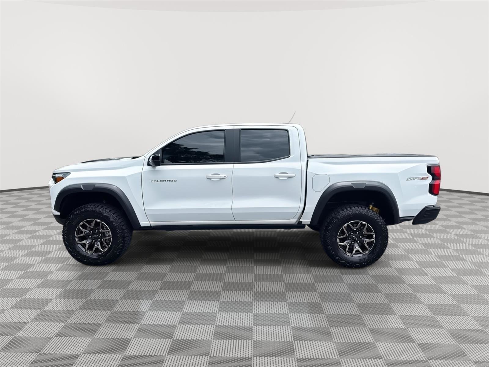 Used 2024 Chevrolet Colorado ZR2 w/ ZR2 Convenience Package III AWD/4WD image 9