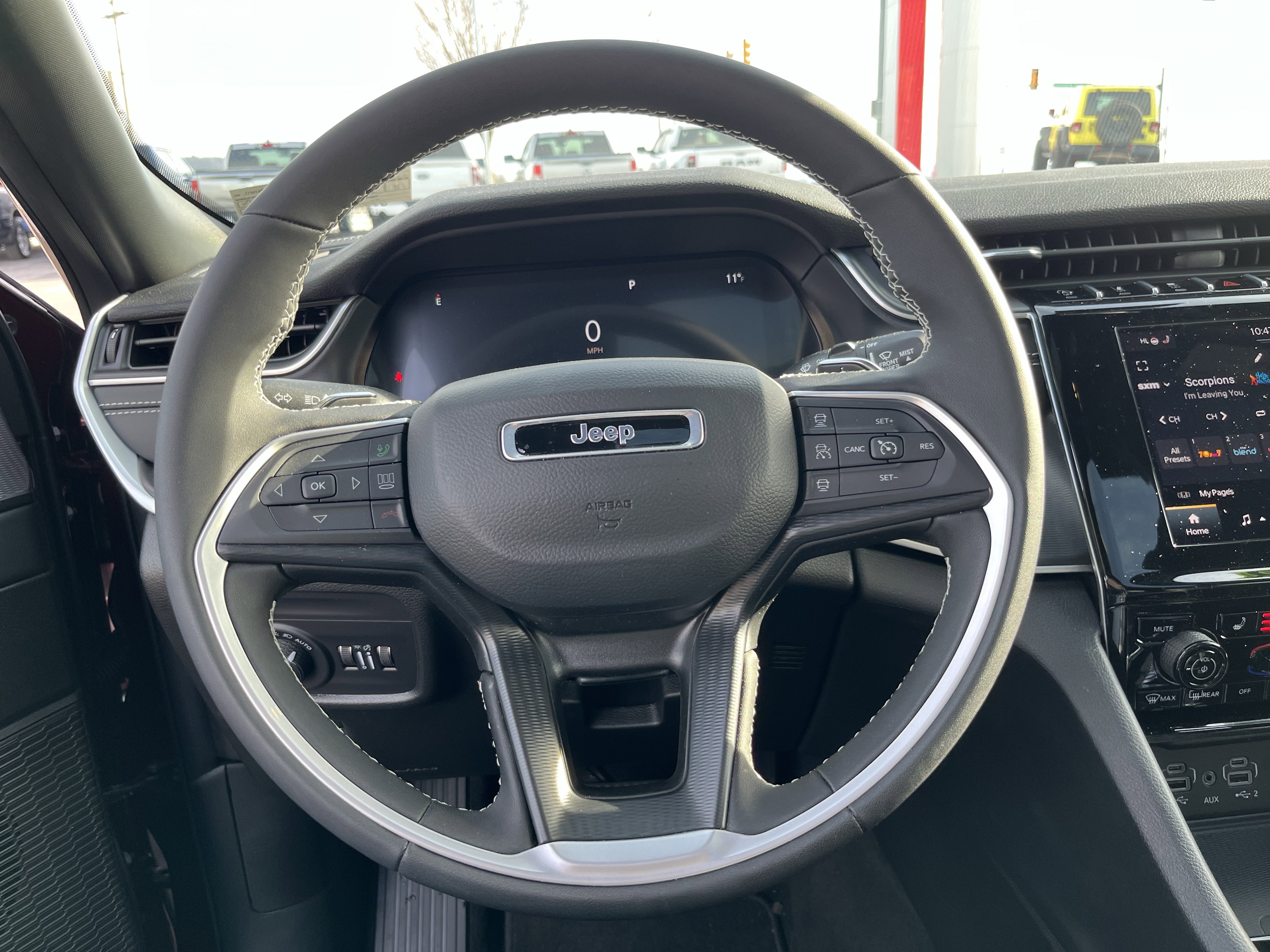 Used 2025 Jeep Grand Cherokee Laredo X w/ Luxury Tech Group I image 20