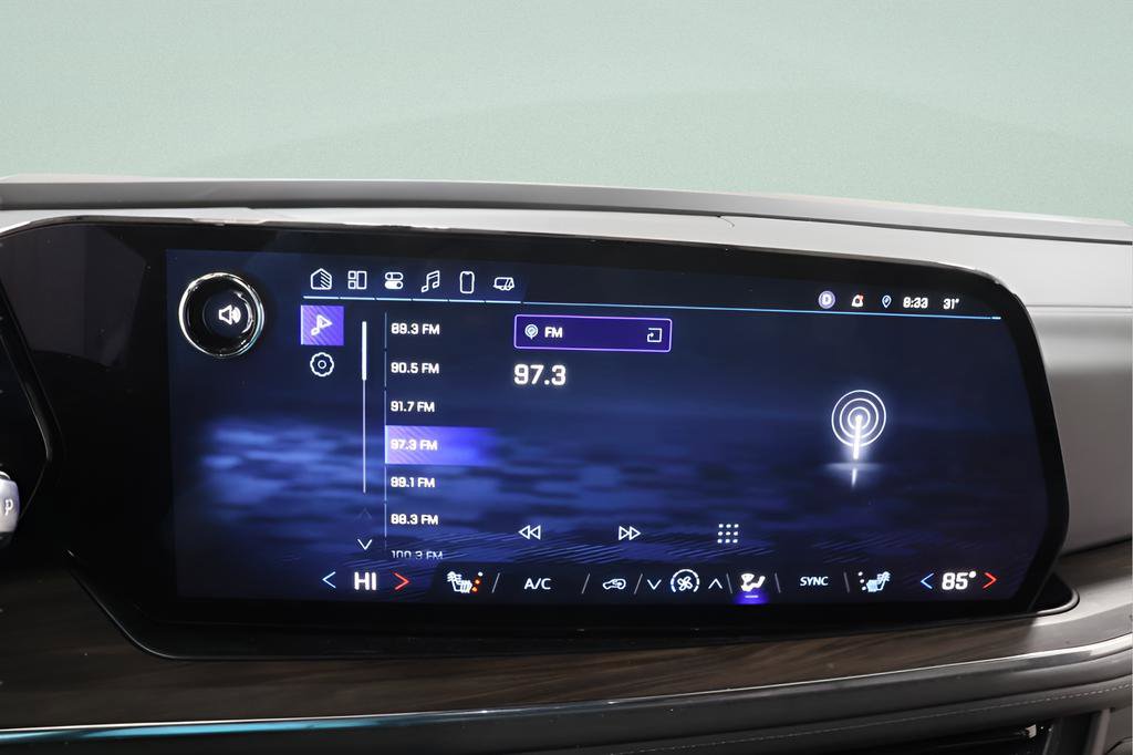 Used 2025 Chevrolet Suburban Z71 image 11