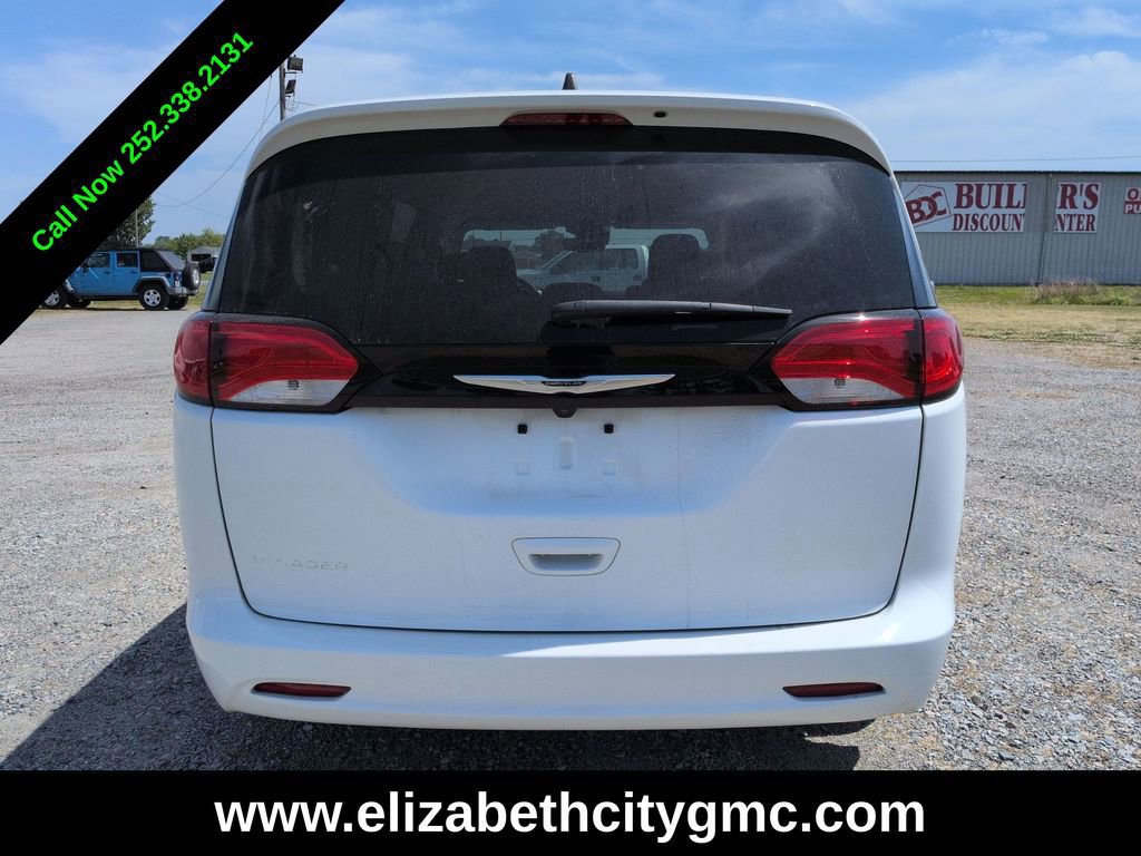 Used 2024 Chrysler Voyager LX FWD image 4