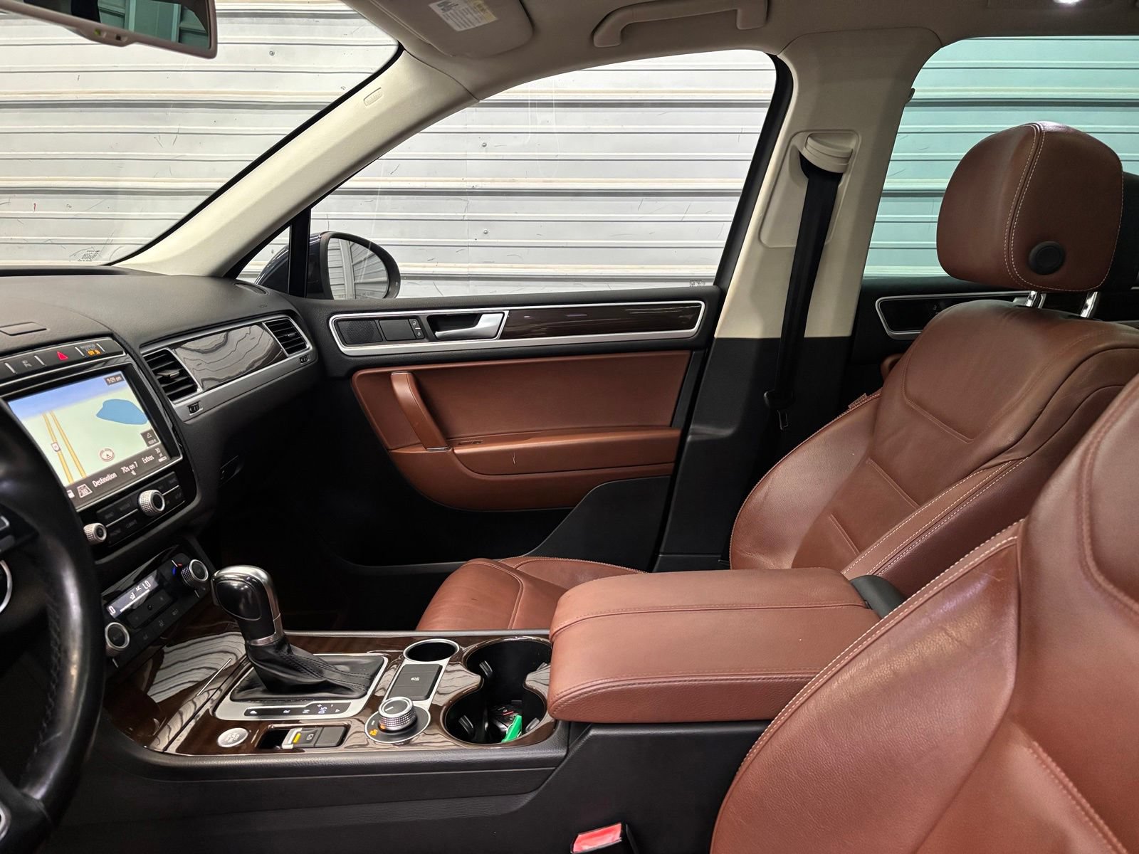 Used 2015 Volkswagen Touareg VR6 AWD/4WD image 23