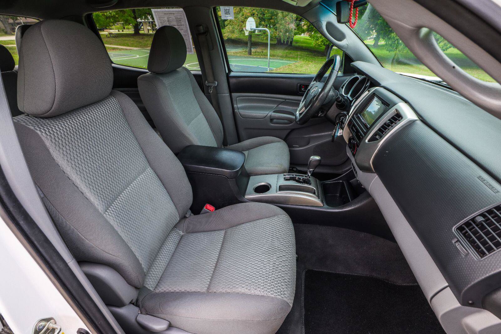 Used 2015 Toyota Tacoma 4x4 Double Cab w/ SR5 Package image 34
