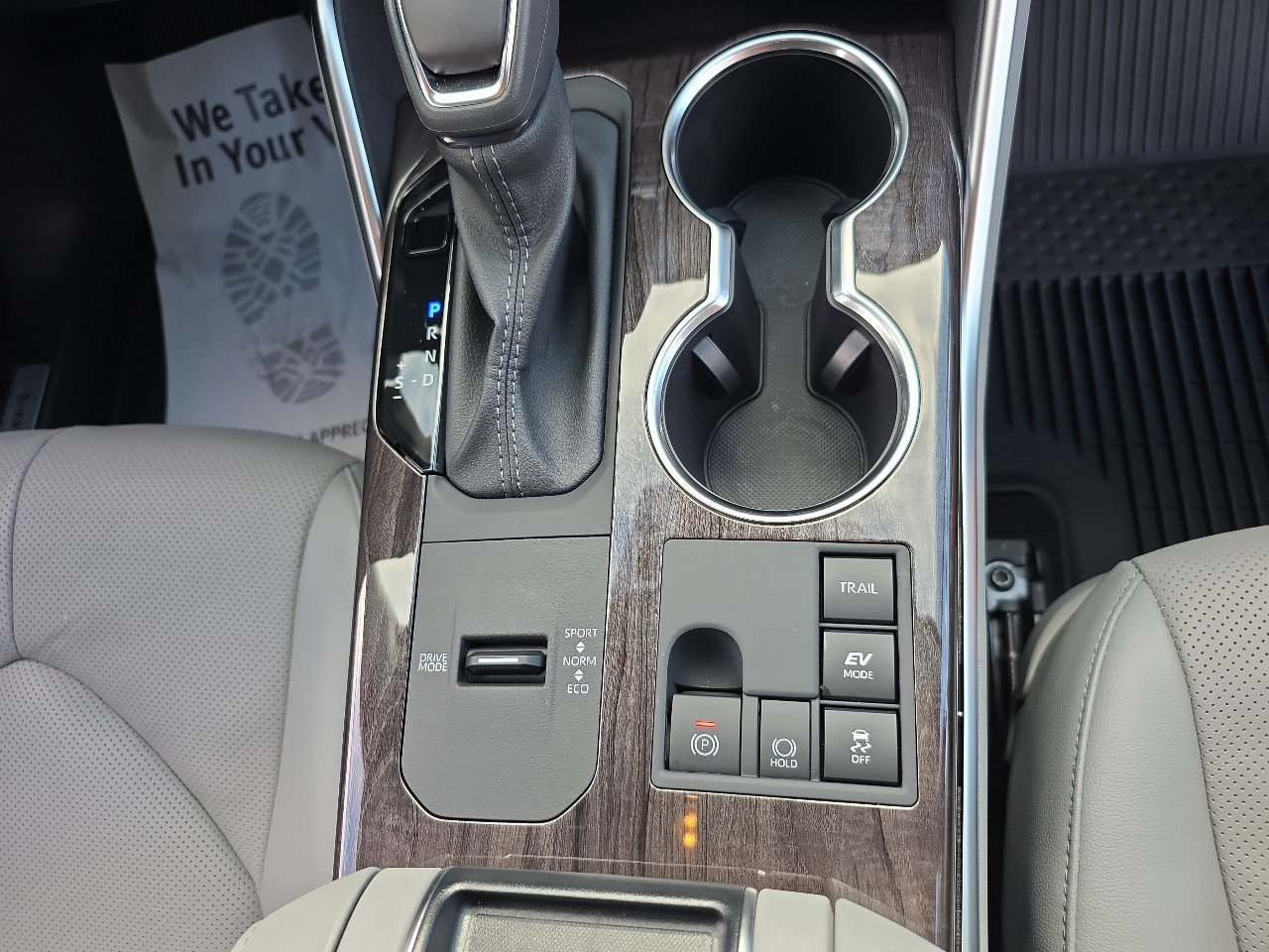 Used 2026 Toyota Highlander Limited AWD/4WD image 5