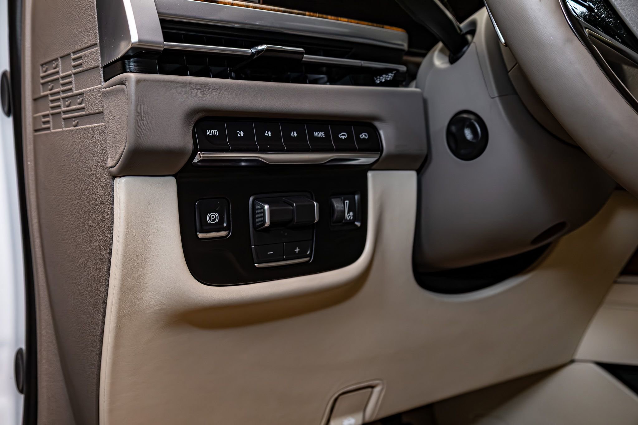 Used 2026 Cadillac Escalade Platinum Sport w/ LPO, ONYX Package image 17