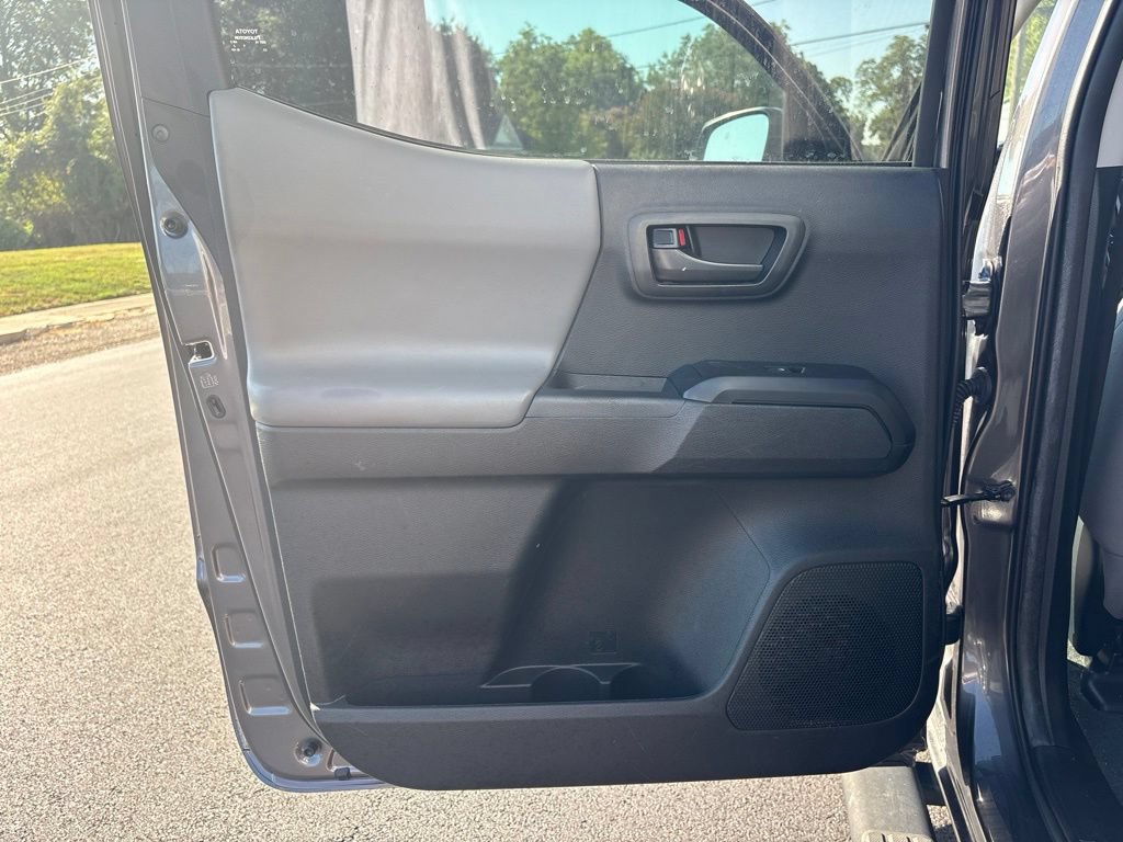 Used 2022 Toyota Tacoma SR w/ SR Convenience Package RWD image 18