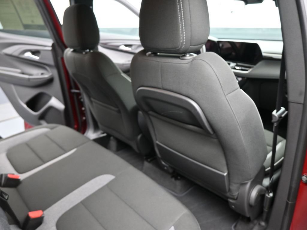 Used 2025 Chevrolet TrailBlazer LT FWD image 25
