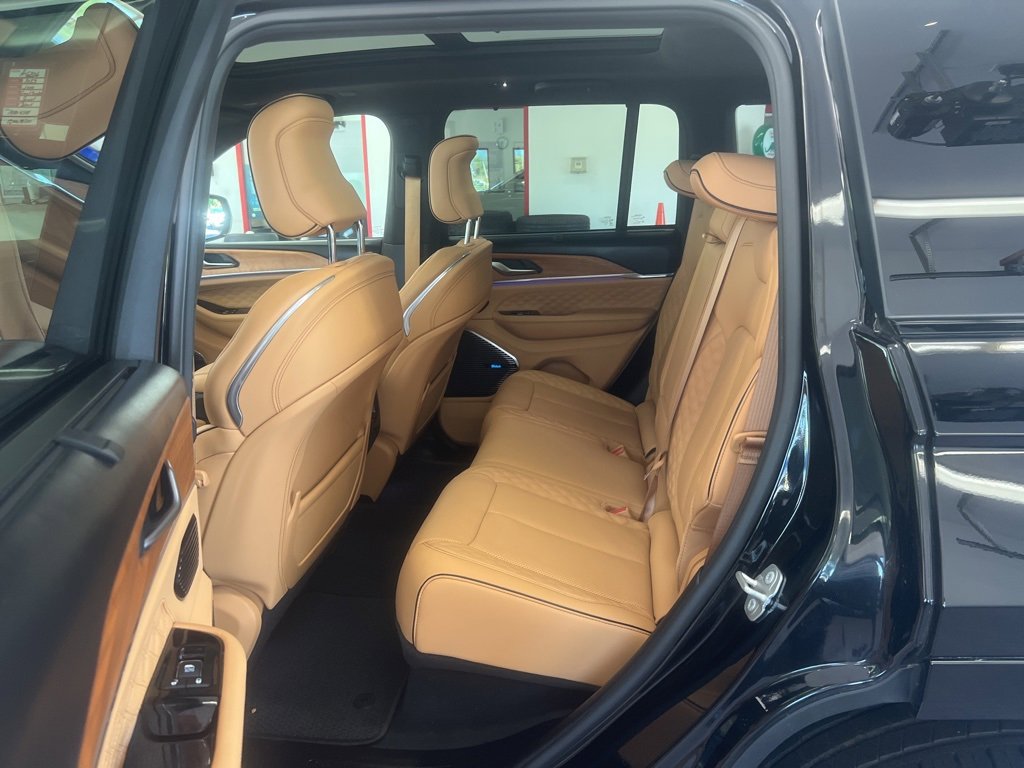 Used 2023 Jeep Grand Cherokee Summit image 23