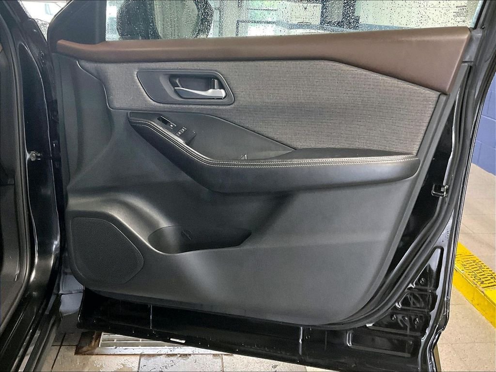 Used 2023 Nissan Rogue SV AWD/4WD image 12