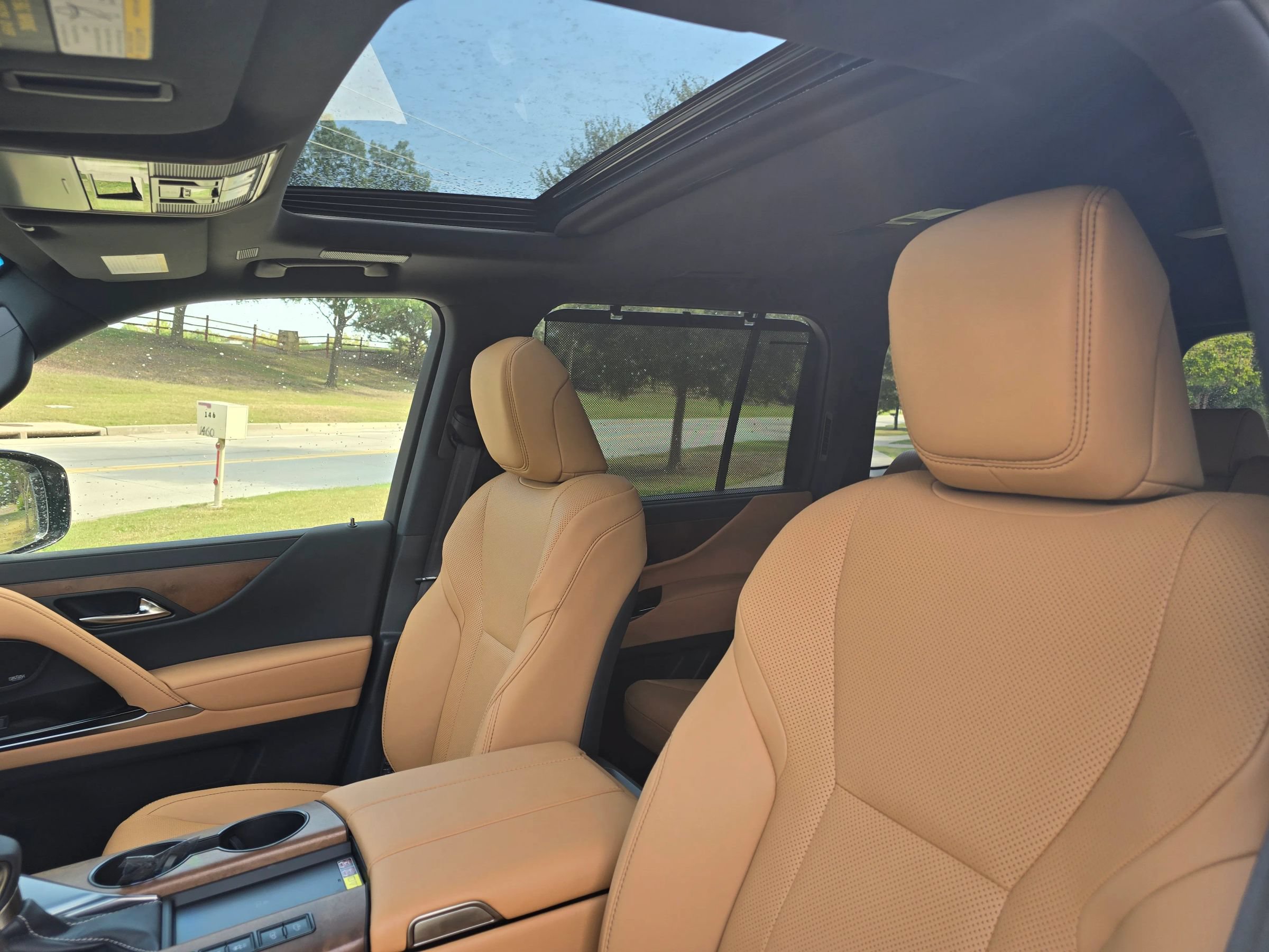 Used 2024 Lexus LX 600 4WD w/ Luxury Package image 9