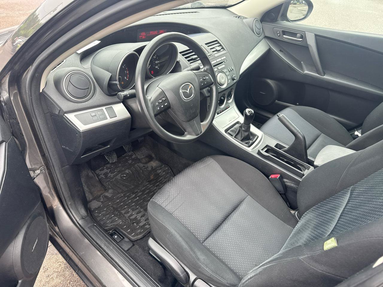 Used 2010 MAZDA MAZDA3 i Touring FWD image 9