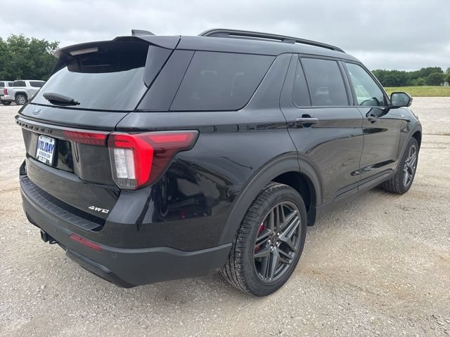 Used 2025 Ford Explorer ST-Line w/ ST-Line Street Pack AWD/4WD image 7