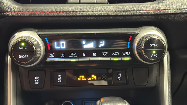 Used 2023 Toyota RAV4 XSE w/ Weather Package AWD/4WD image 18