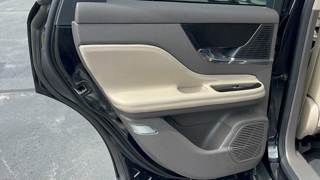 Used 2021 Lincoln Corsair AWD image 33