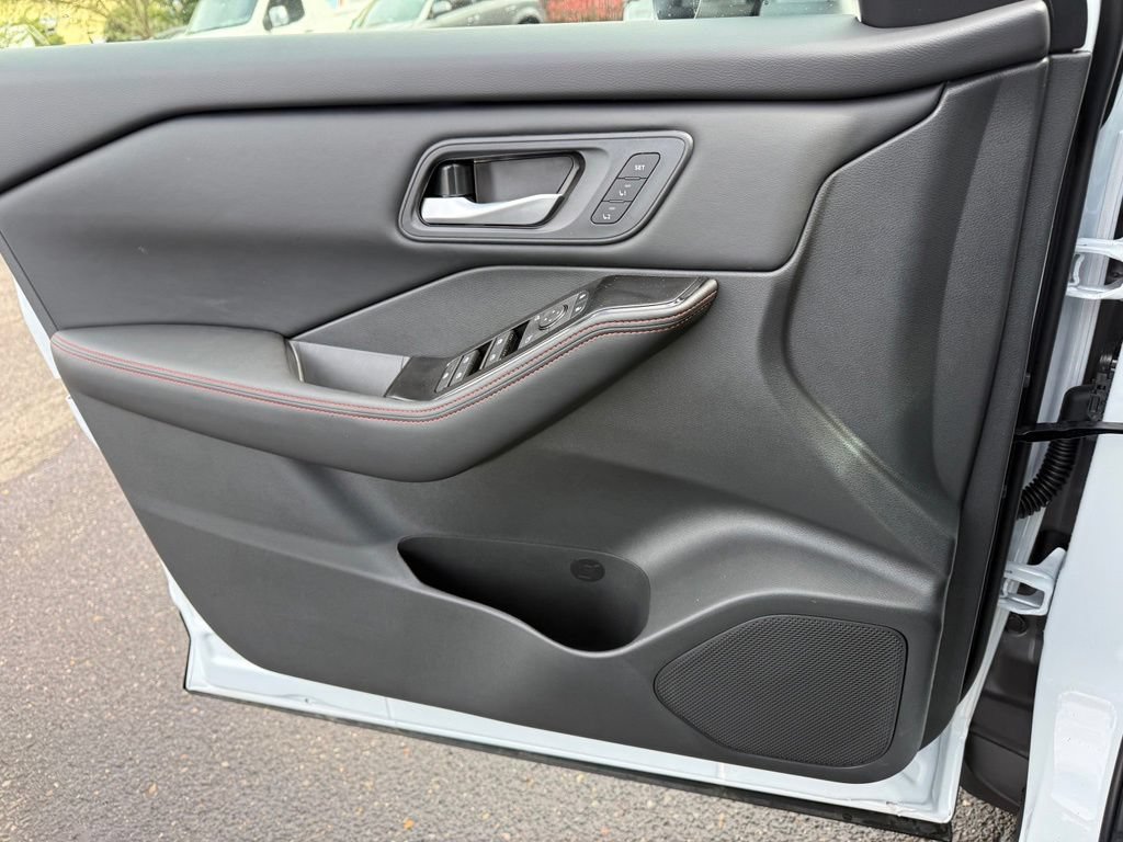 New 2026 Nissan Rogue SV w/ Rock Creek Premium Package AWD/4WD image 18