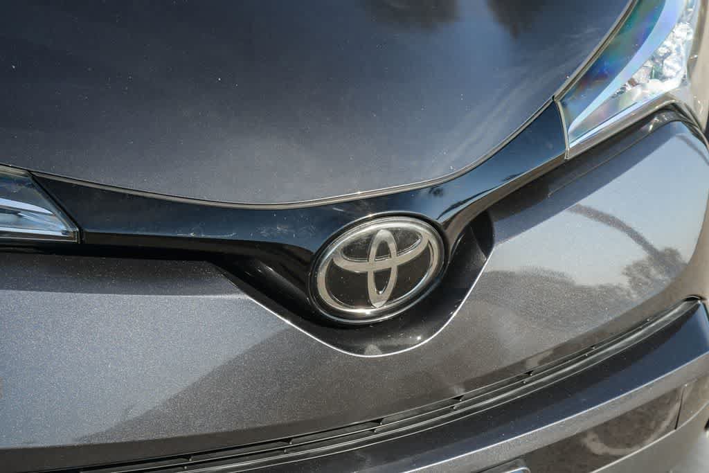 Used 2019 Toyota C-HR XLE FWD image 5