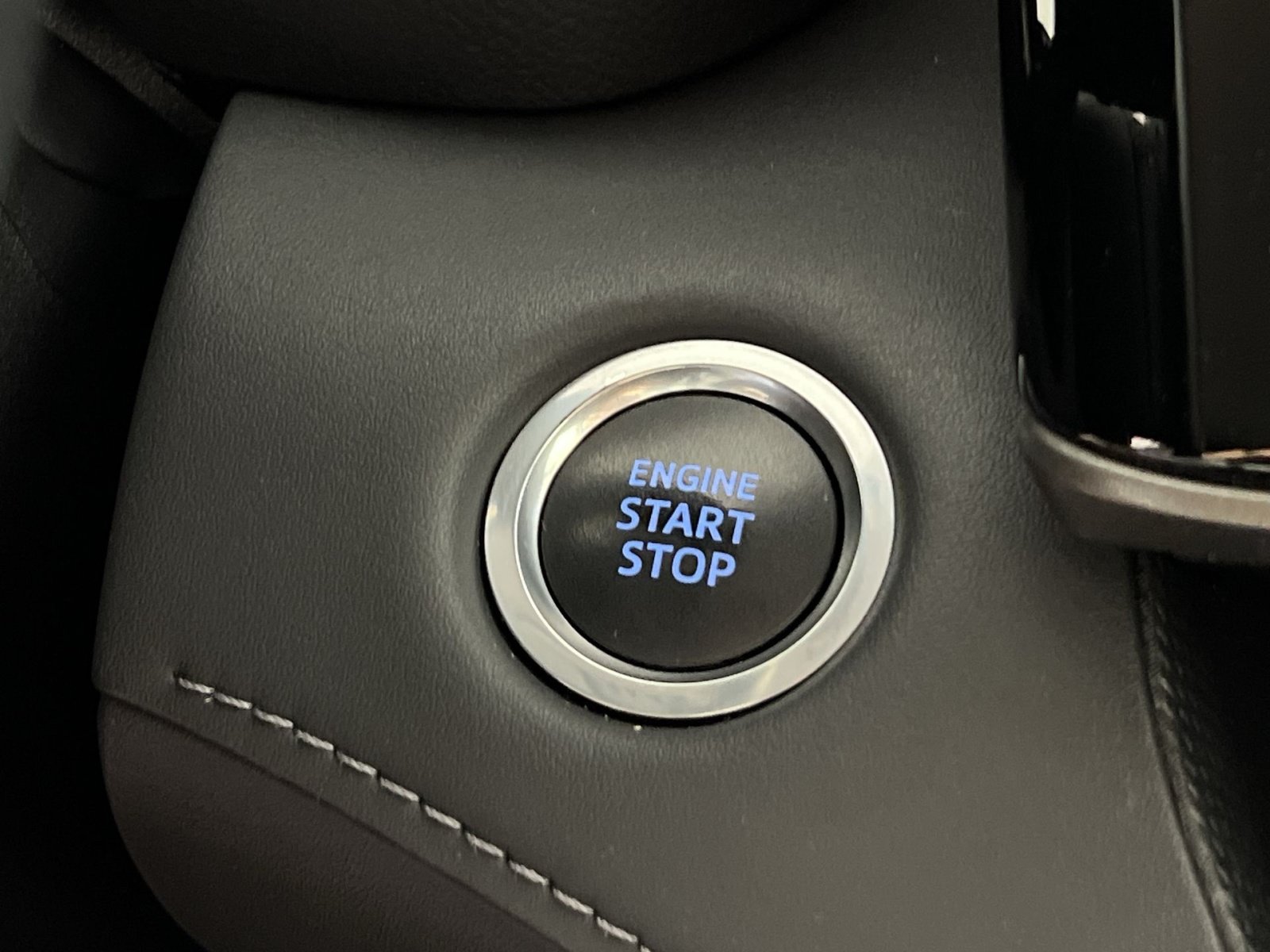 Used 2020 Toyota Highlander LE AWD/4WD image 35