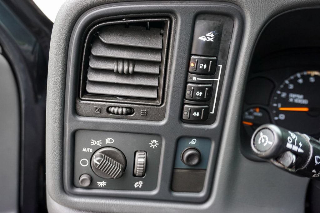 Used 2004 Chevrolet Silverado 2500 LS AWD/4WD image 46