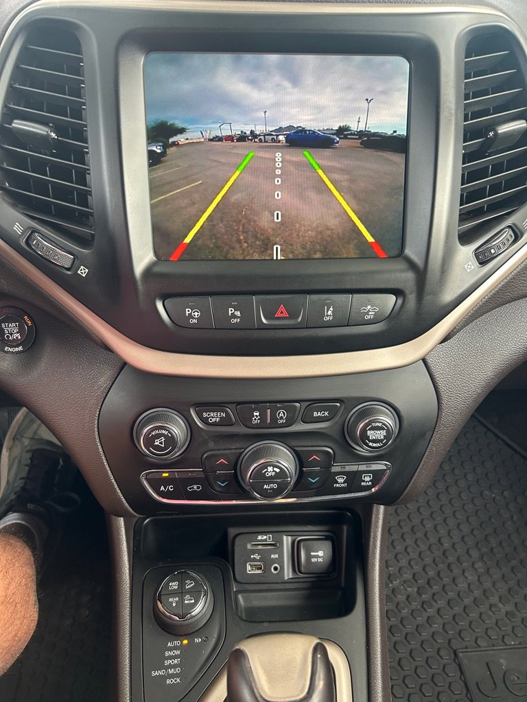 Used 2015 Jeep Cherokee Trailhawk w/ Comfort/Convenience Group image 17