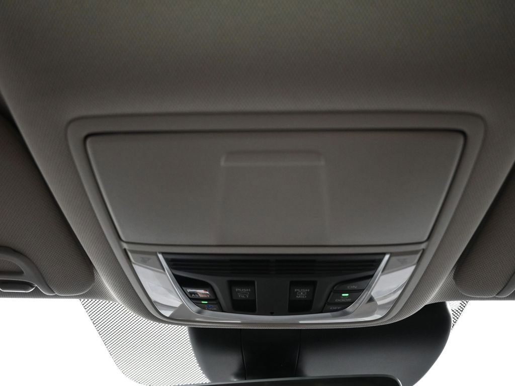 Certified 2025 Acura RDX w/ Technology Package image 17