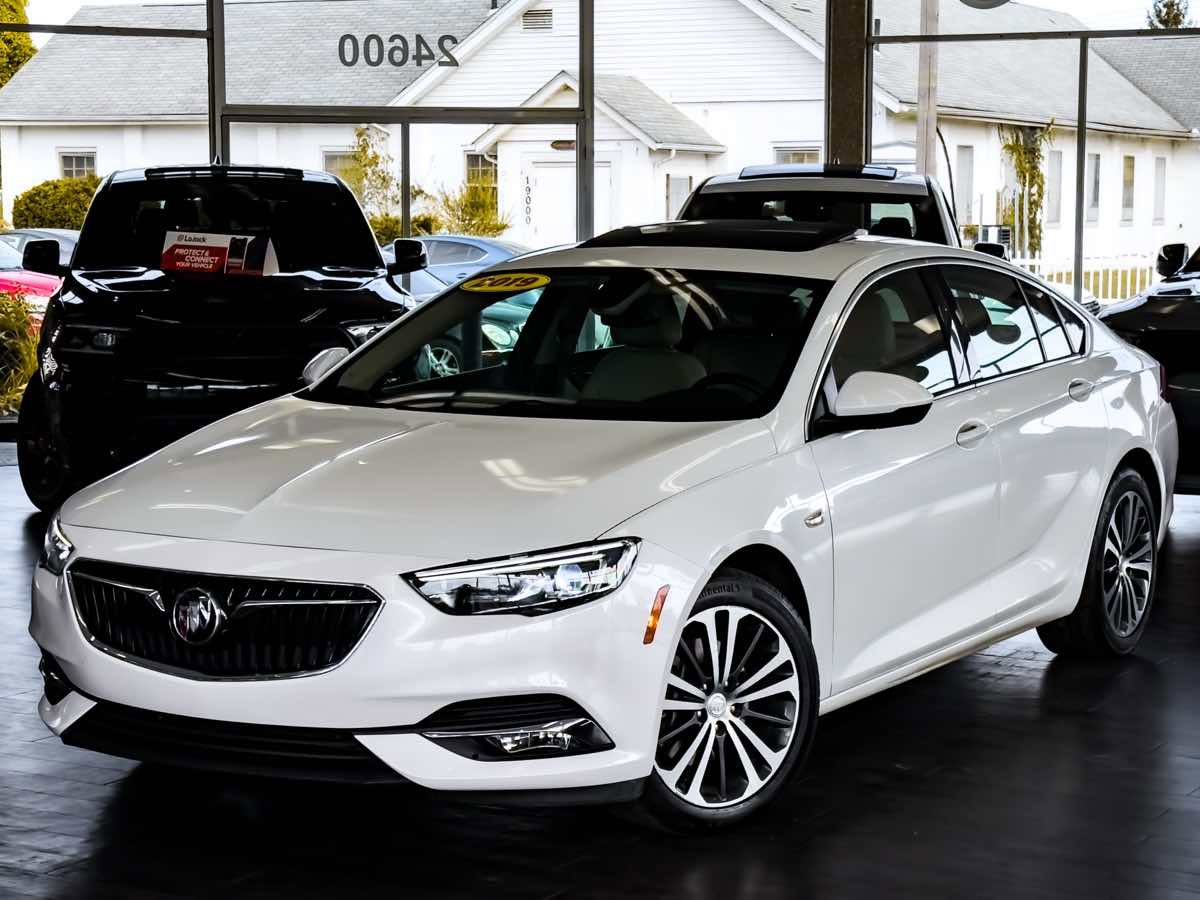 Used 2019 Buick Regal Essence w/ Driver Confidence Package I image 6