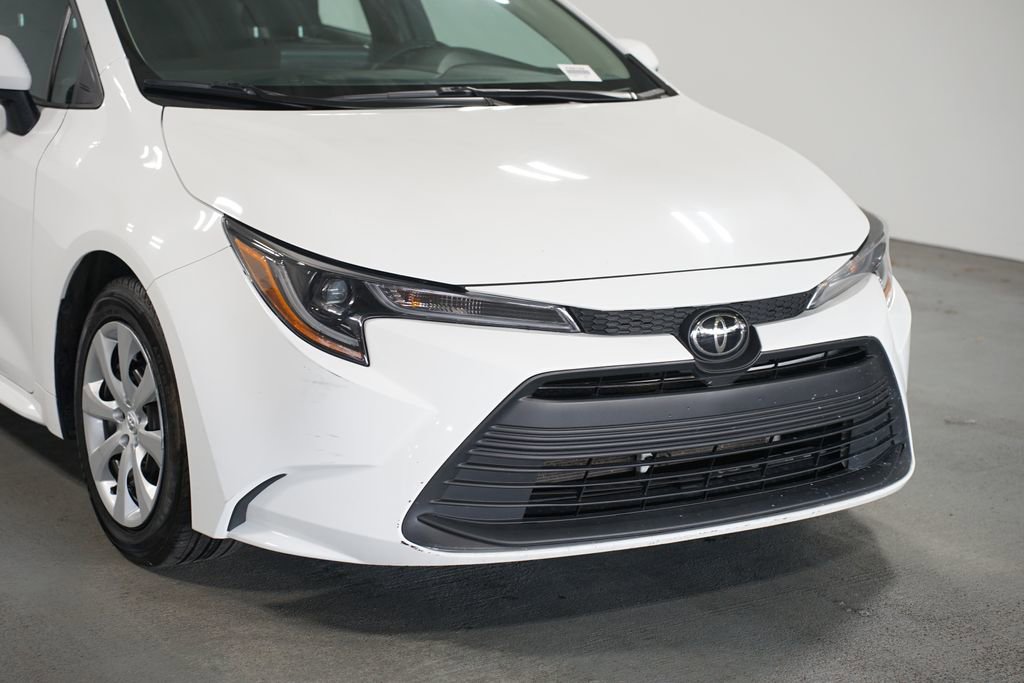 Used 2023 Toyota Corolla LE image 4