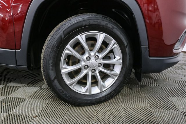 Used 2019 Jeep Cherokee Latitude w/ Cold Weather Group image 15