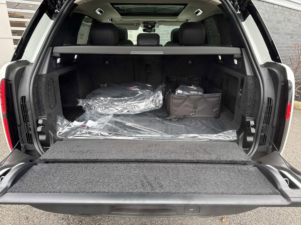 New 2025 Land Rover Range Rover SE image 6